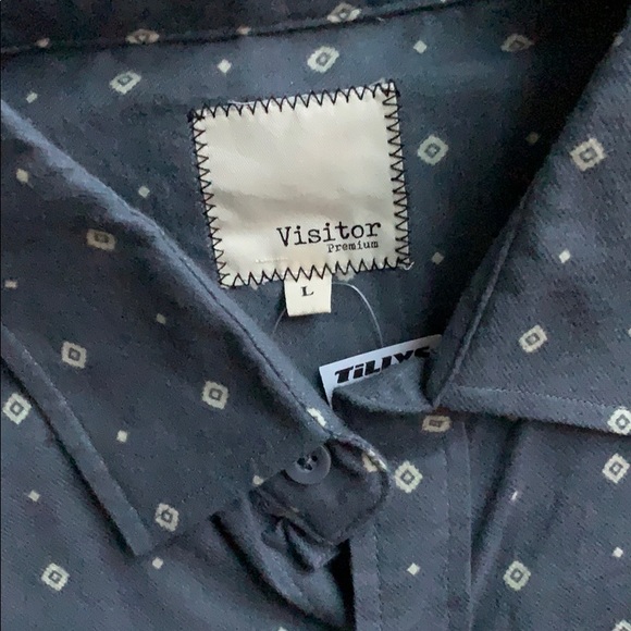 Visitor Button Up - Picture 3 of 4